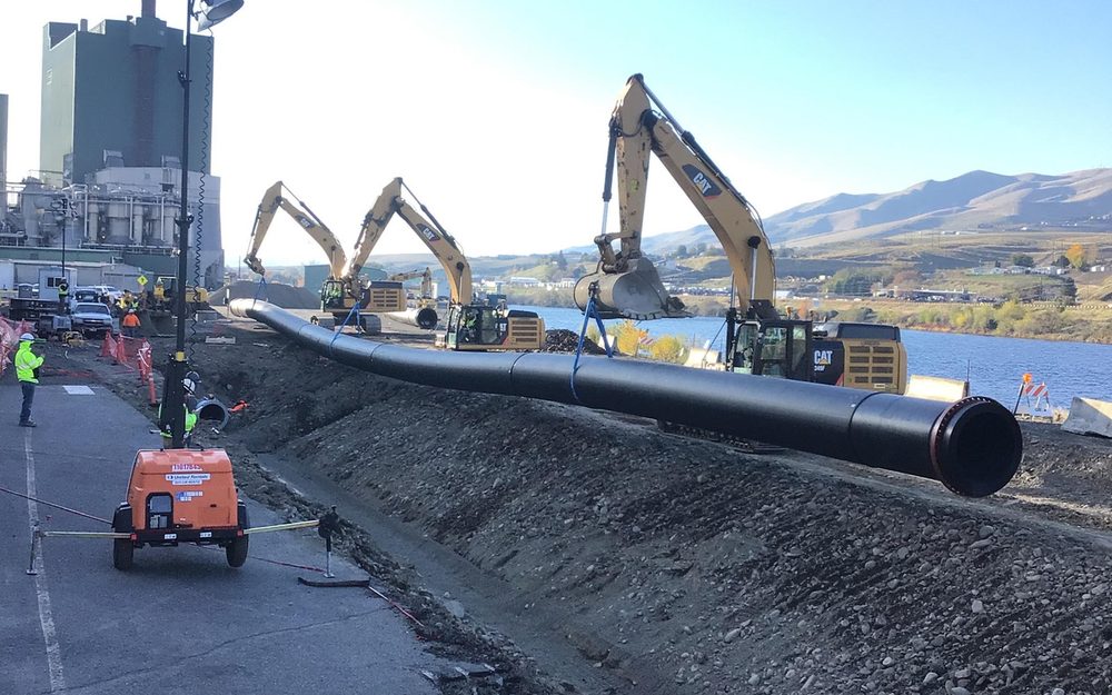 WCI crew installing large-diameter water main on an underground utility project